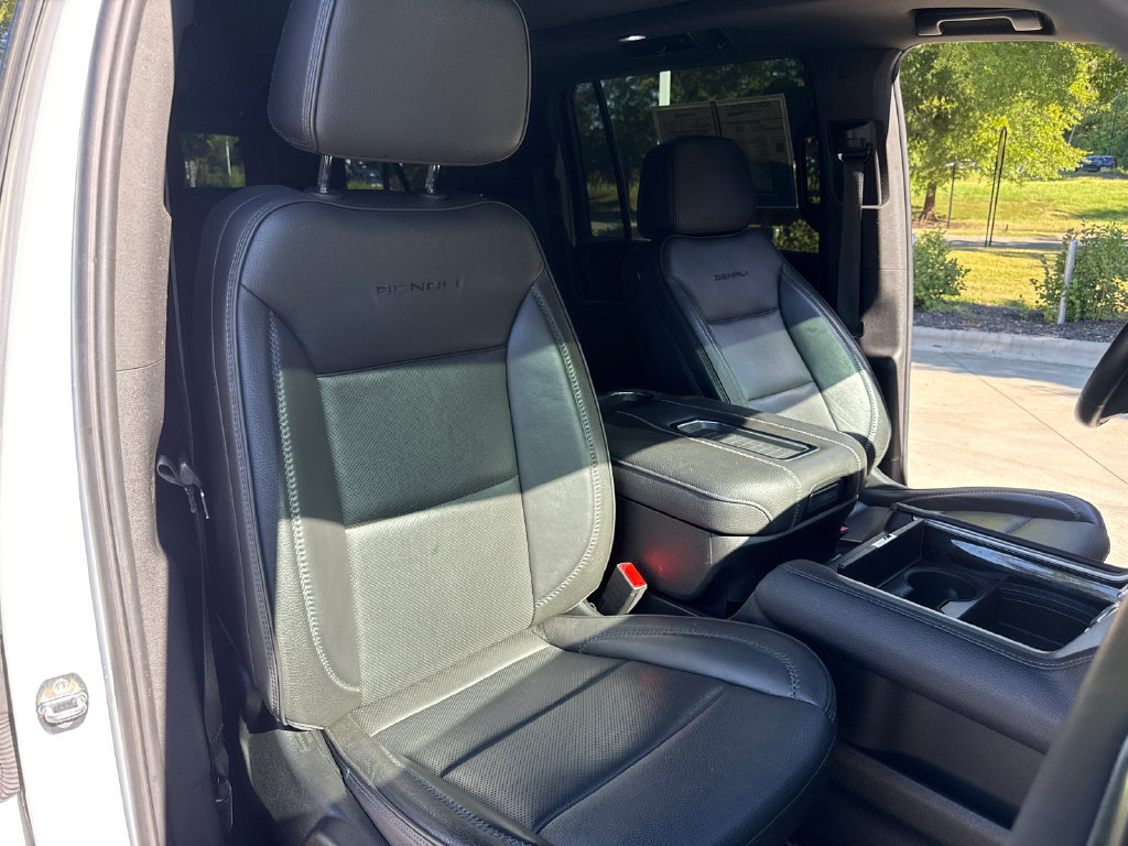 Used 2024 GMC Yukon XL Denali AWD/4WD image 32