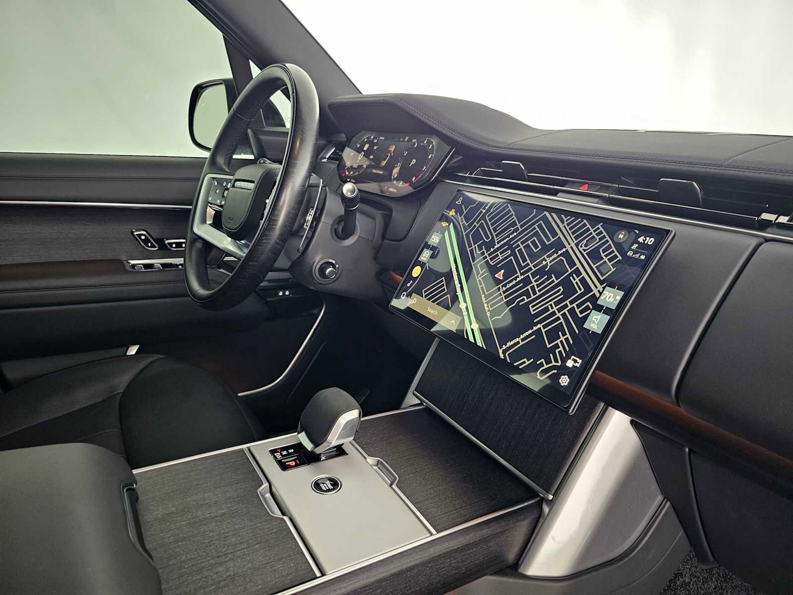 Used 2025 Land Rover Range Rover SE AWD/4WD image 11