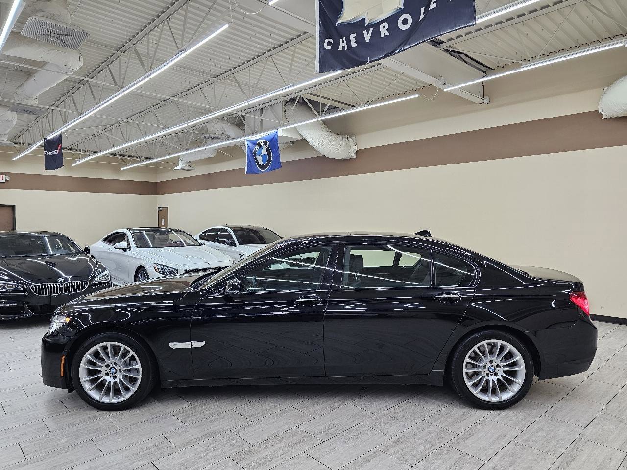 Used 2014 BMW 750Li image 9