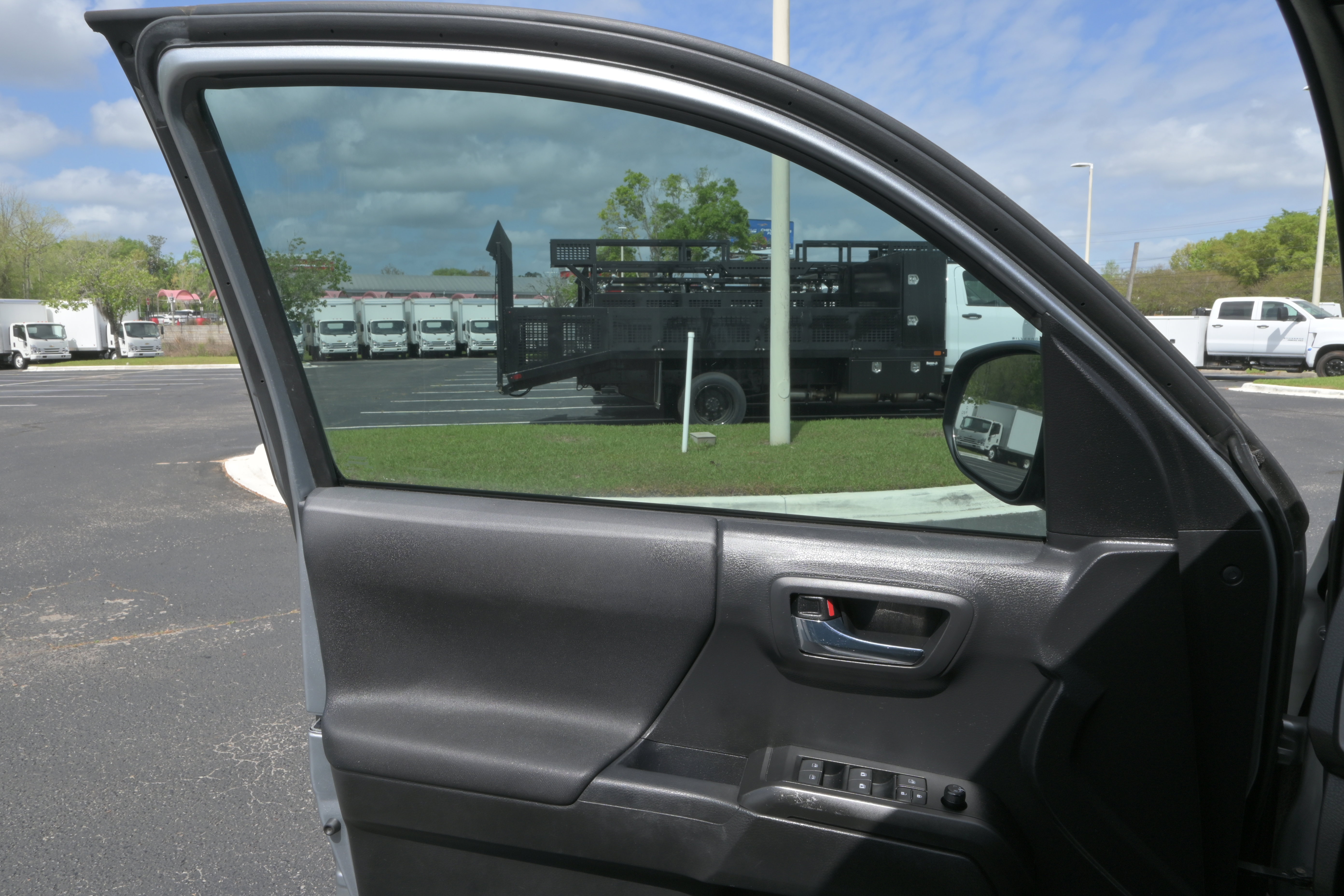 Used 2023 Toyota Tacoma TRD Off-Road w/ TRD Premium Off Road Package image 27