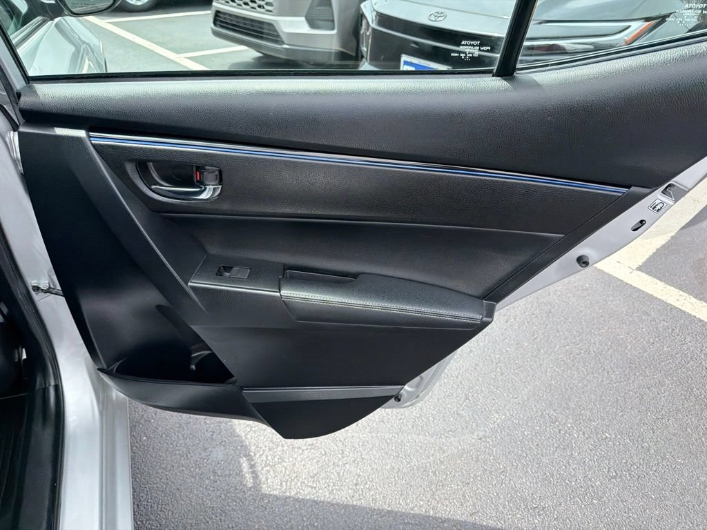 Used 2017 Toyota Corolla SE w/ Carpet Mat Package (TMS) FWD image 12