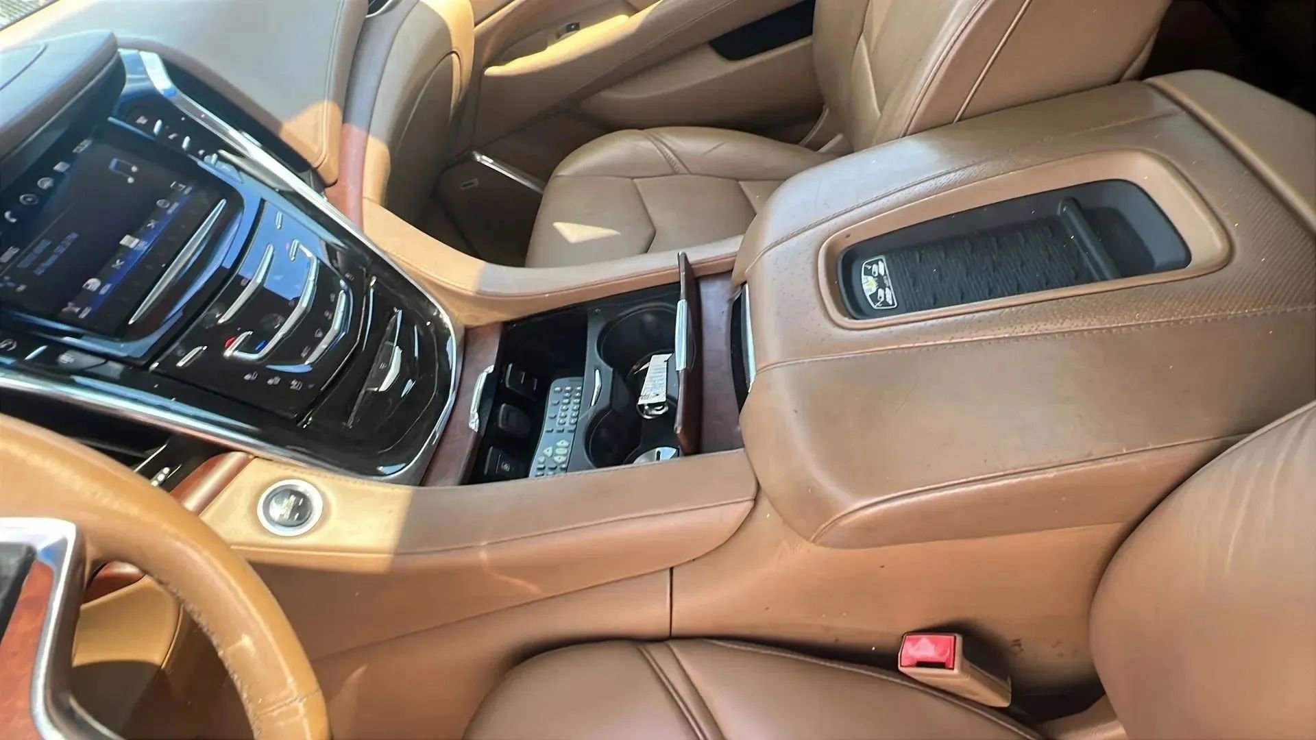 Used 2016 Cadillac Escalade Platinum image 25