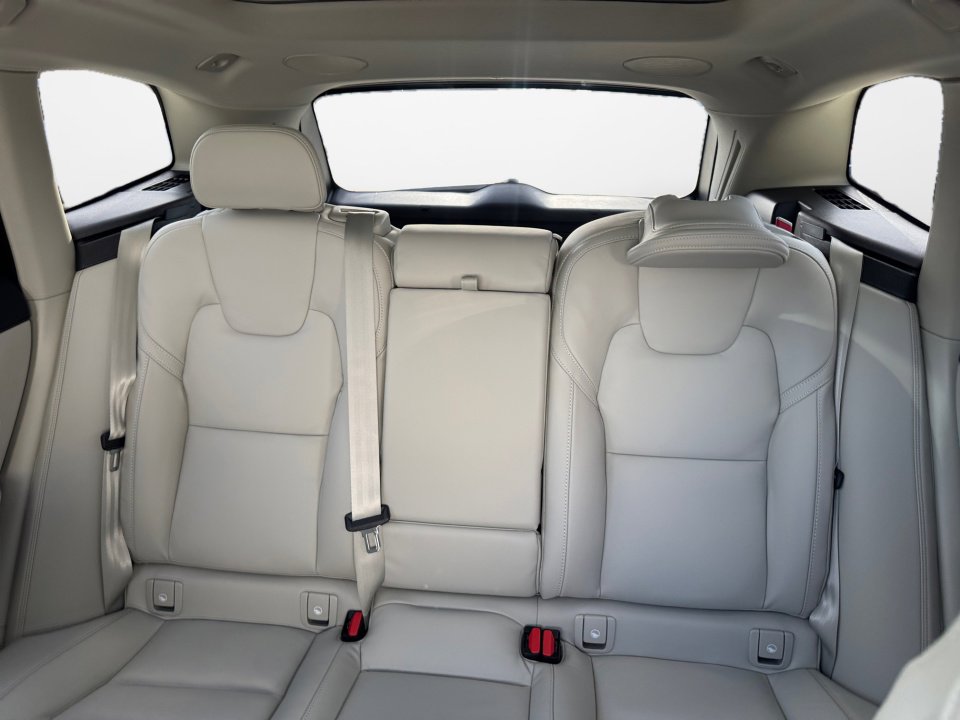 New 2025 Volvo XC60 B5 Ultra w/ Protection Package Premier image 12