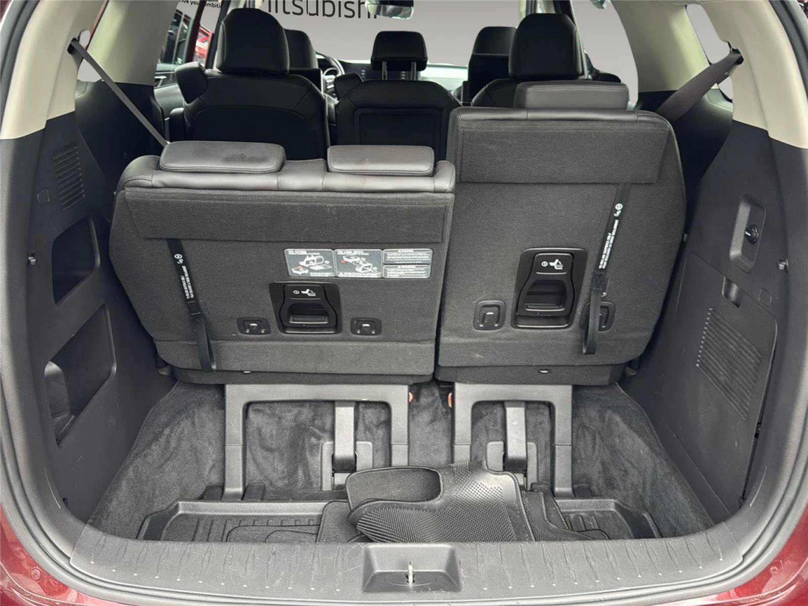 Used 2022 Kia Carnival LX FWD image 27
