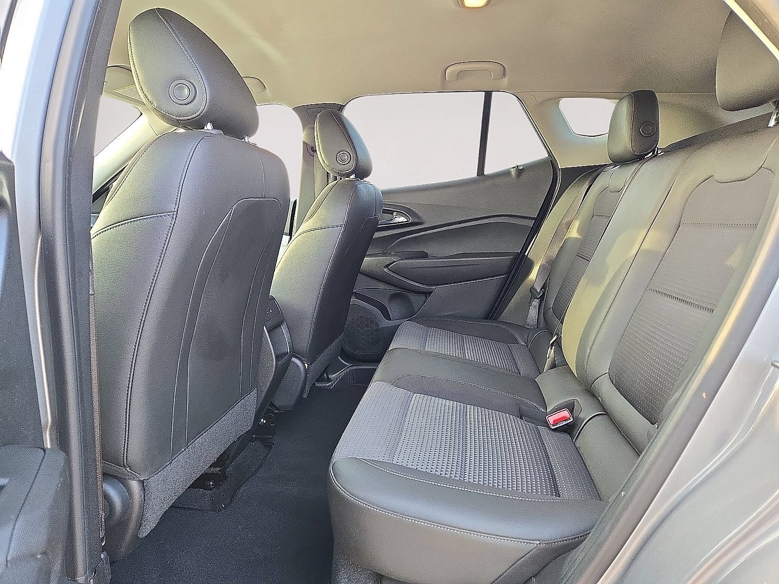 Used 2025 Chevrolet Trax LT w/ Driver Confidence Package FWD image 15