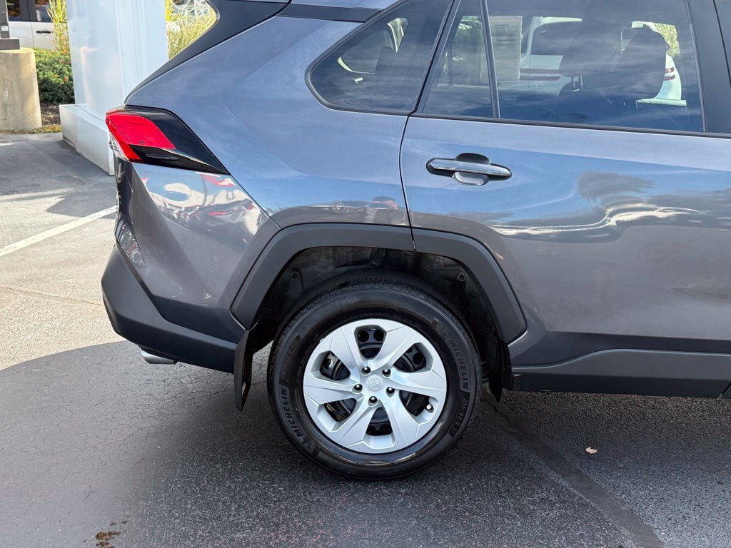 Used 2022 Toyota RAV4 LE AWD/4WD image 8