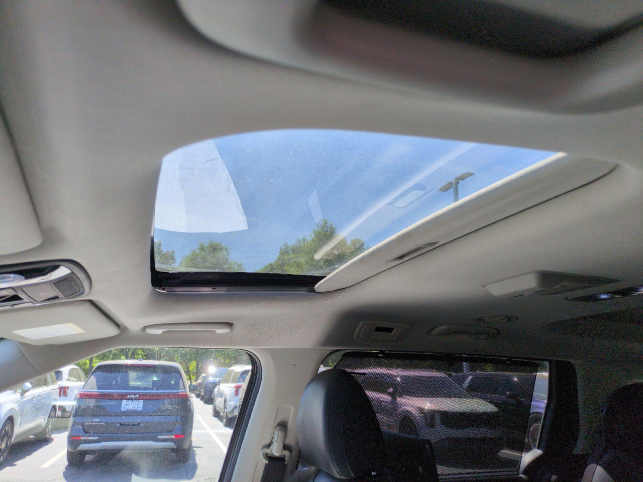 Used 2022 Kia Carnival SX Prestige FWD image 32