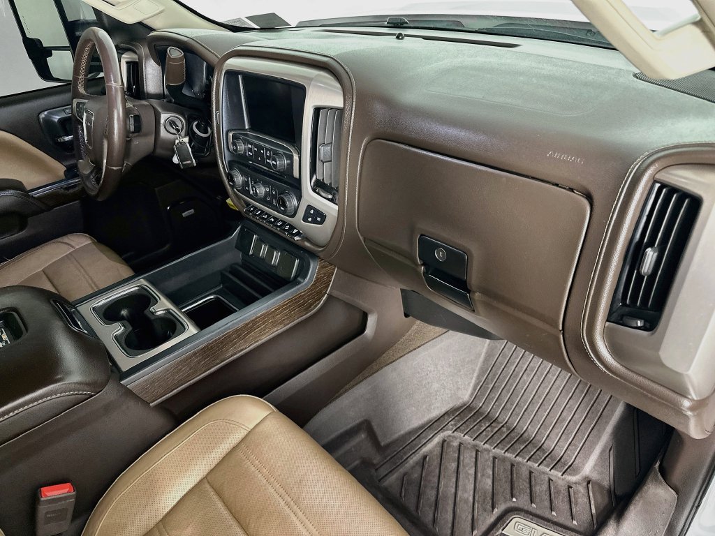 Used 2019 GMC Sierra 2500 Denali w/ Duramax Plus Package AWD/4WD image 30