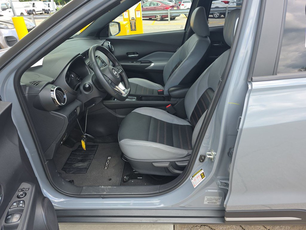 Used 2024 Nissan Kicks SR w/ SR Premium Package FWD image 3
