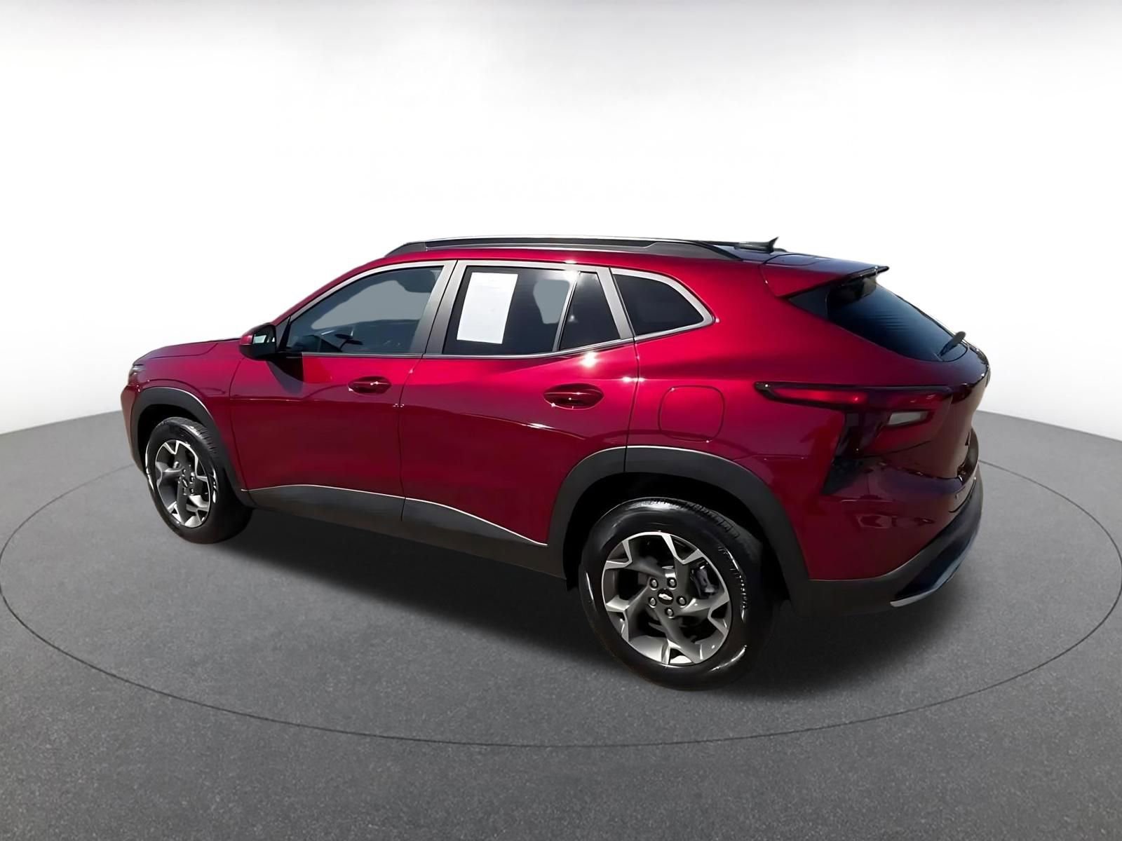 Used 2025 Chevrolet Trax LT w/ LT Convenience Package FWD image 10