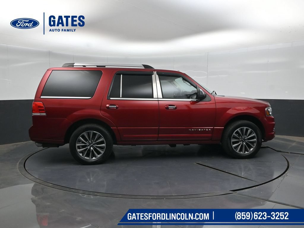 Used 2017 Lincoln Navigator Select AWD/4WD image 3