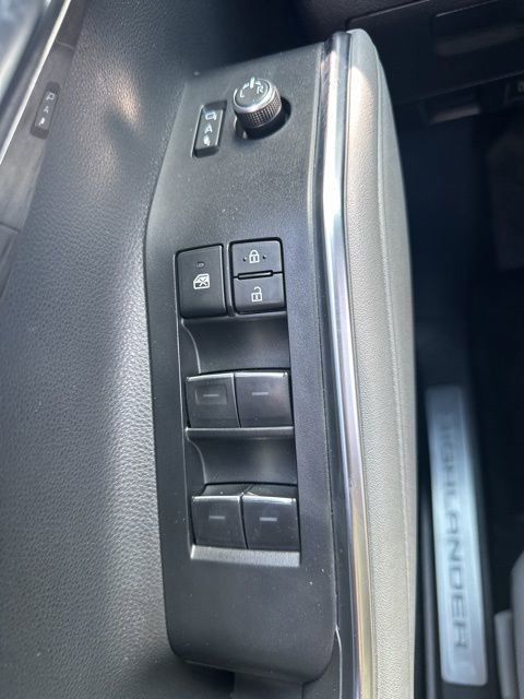 Used 2023 Toyota Highlander Limited image 36