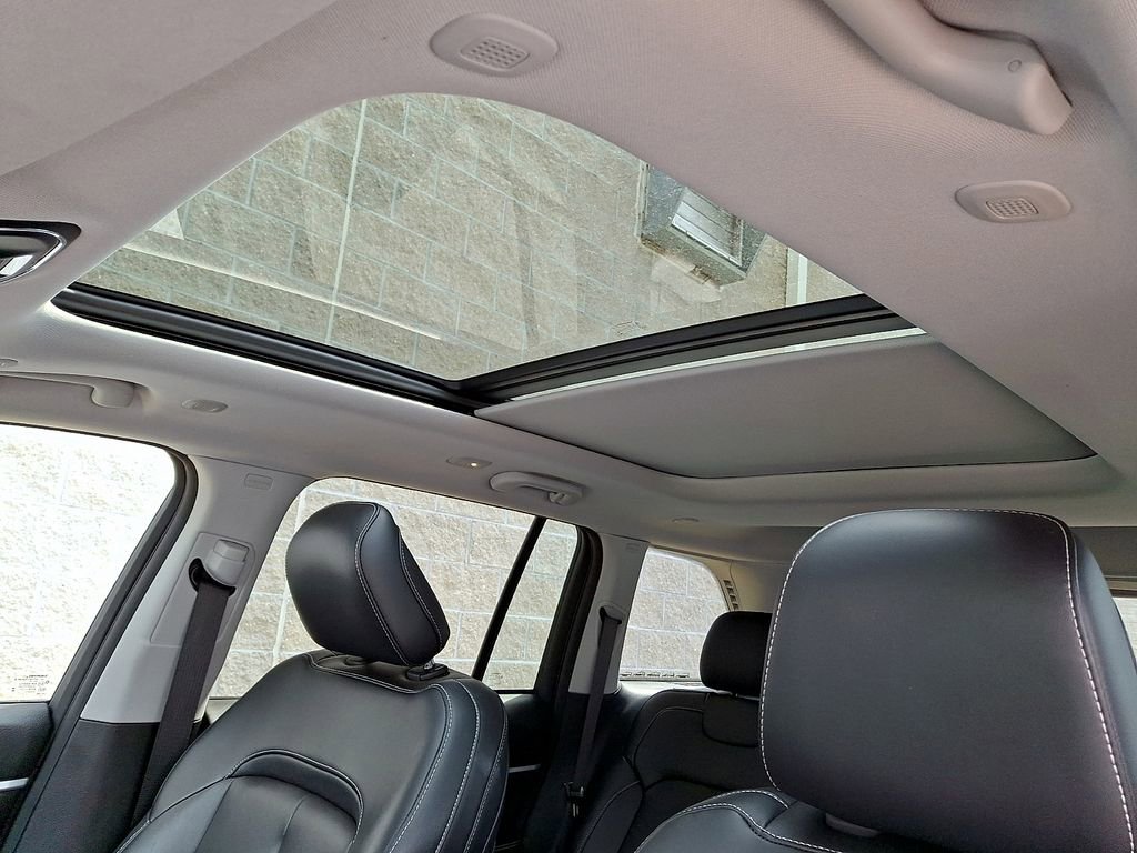 Used 2023 Jeep Grand Cherokee 4WD 4xe image 14