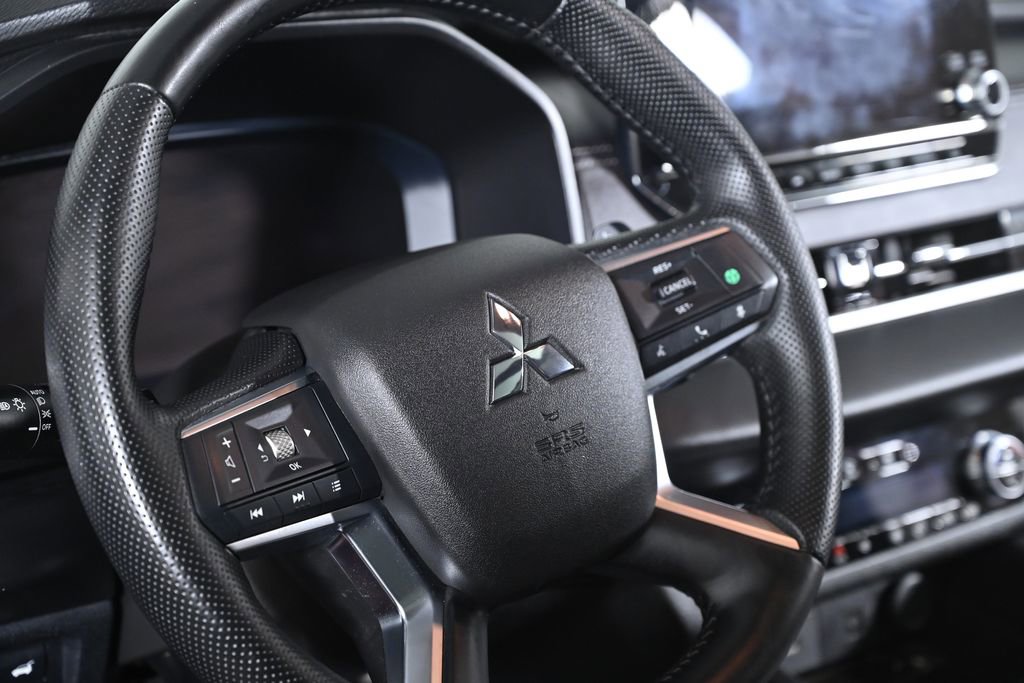 Used 2024 Mitsubishi Outlander SEL image 14