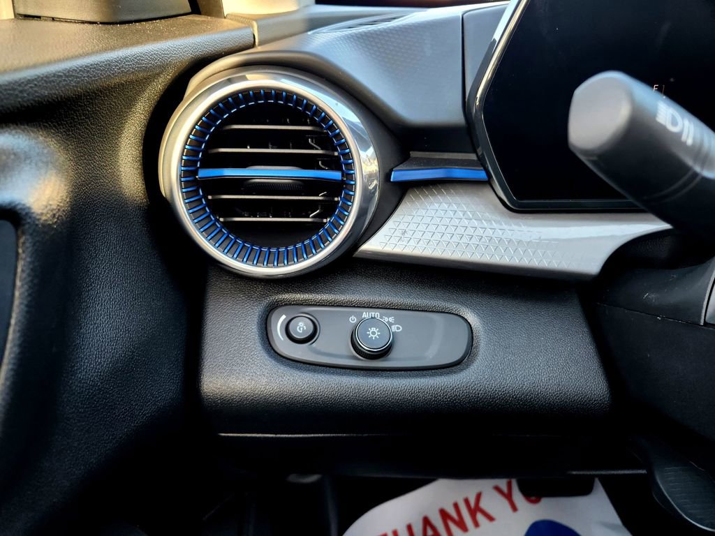 Used 2024 Chevrolet Trax LT image 11