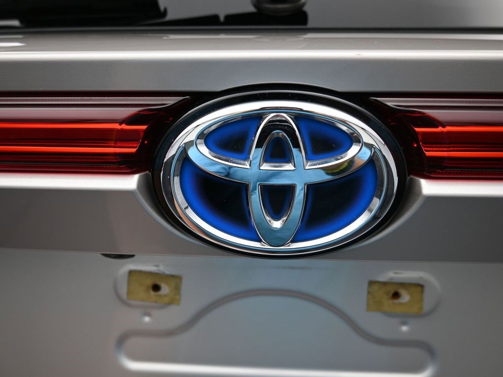 Used 2021 Toyota Venza Limited image 23