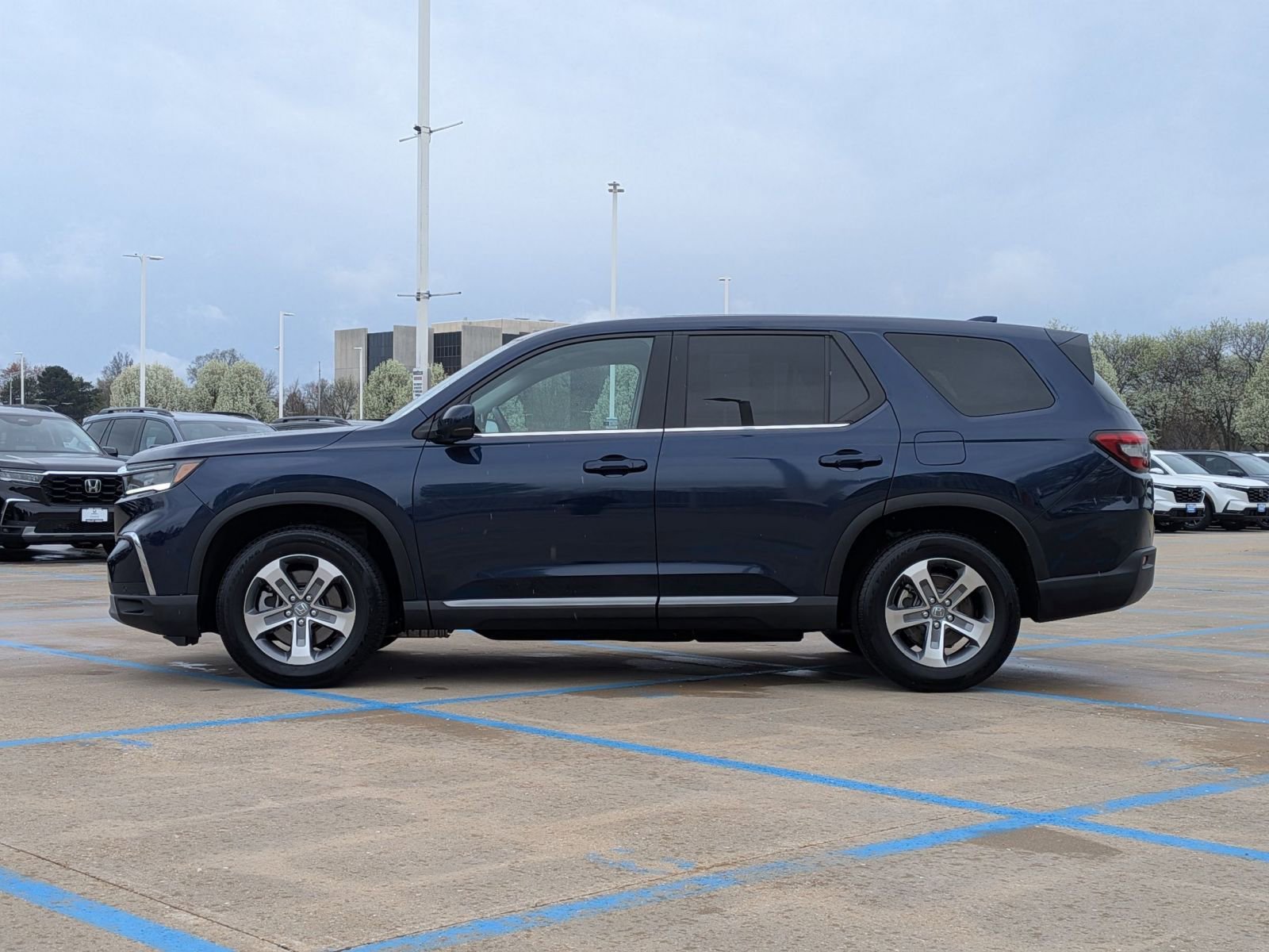 Used 2025 Honda Pilot EX-L image 9