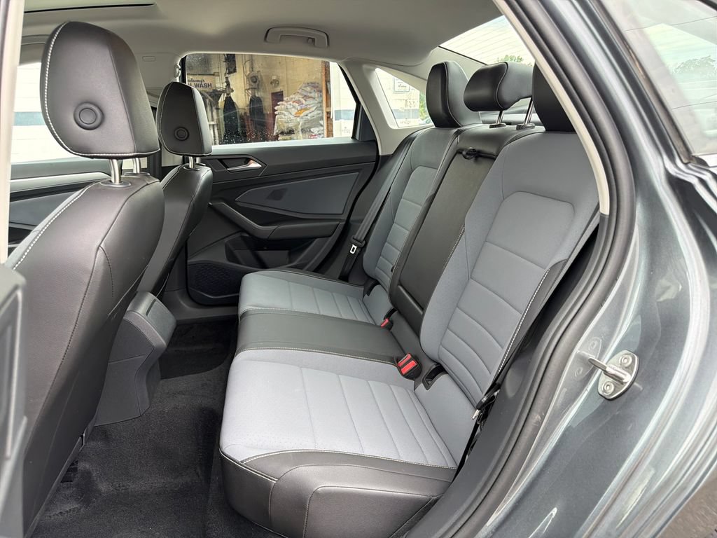 Used 2025 Volkswagen Jetta SE w/ Sunroof Package FWD image 30