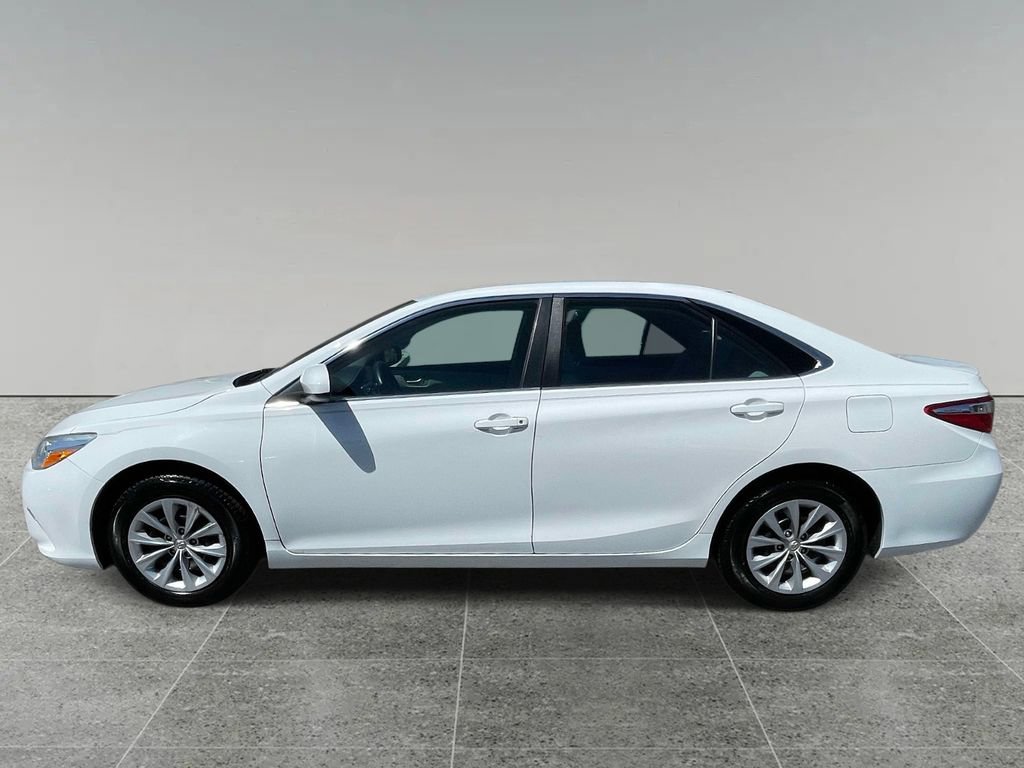Used 2016 Toyota Camry LE image 2