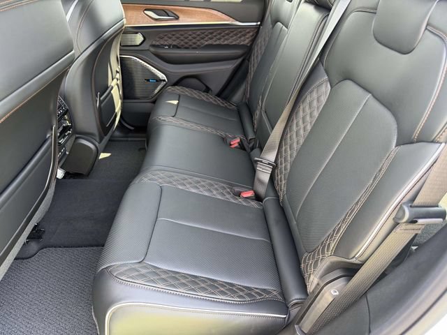 New 2026 Jeep Grand Cherokee Summit w/ Obsidian Package AWD/4WD image 25