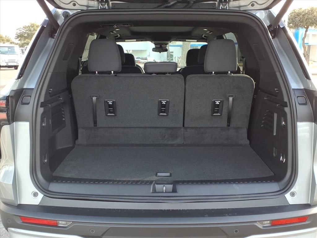 New 2026 Chevrolet Traverse LT w/ Sun and Wheel Package image 8