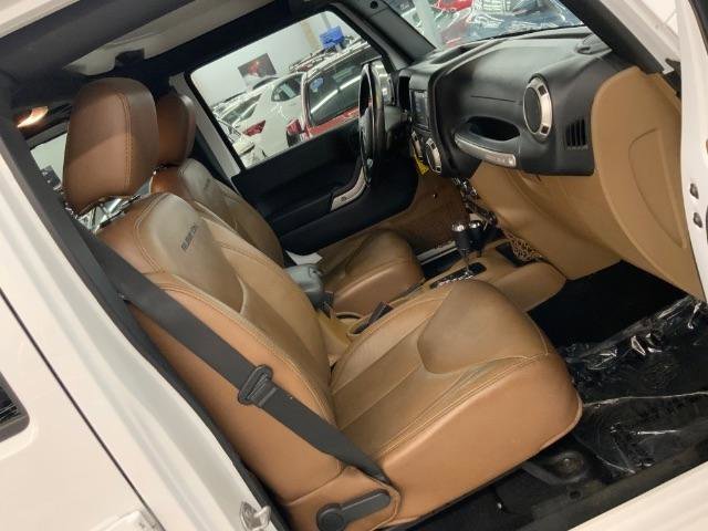 Used 2017 Jeep Wrangler Unlimited Rubicon w/ Connectivity Group image 13