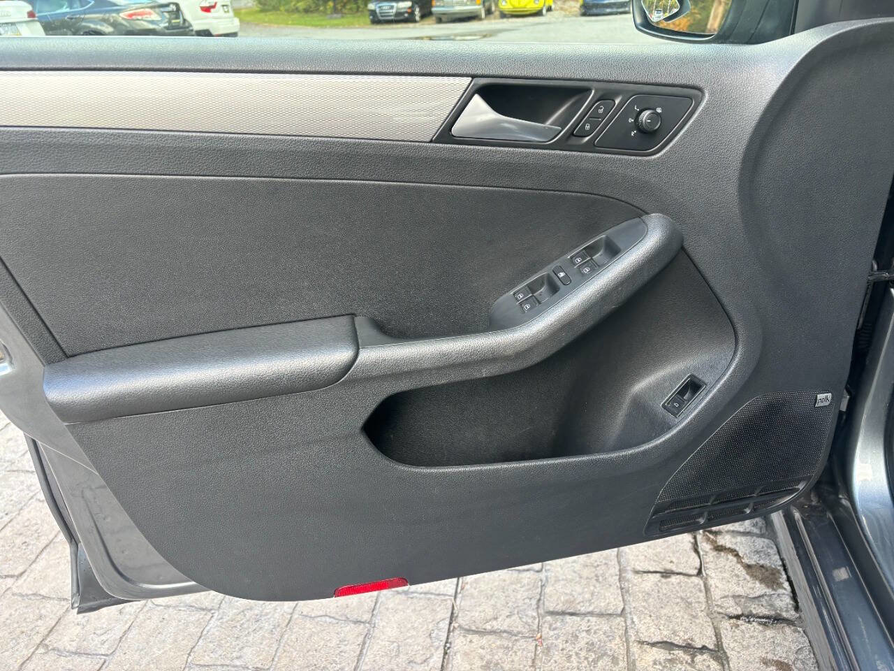 Used 2017 Volkswagen Jetta S image 12