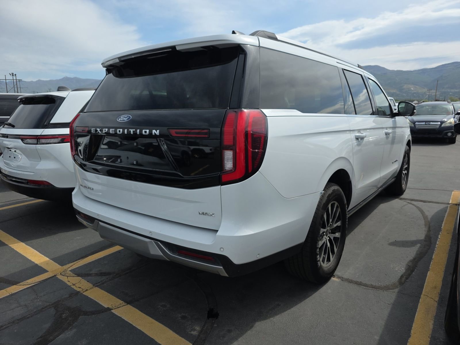 Used 2025 Ford Expedition Max Platinum AWD/4WD image 6