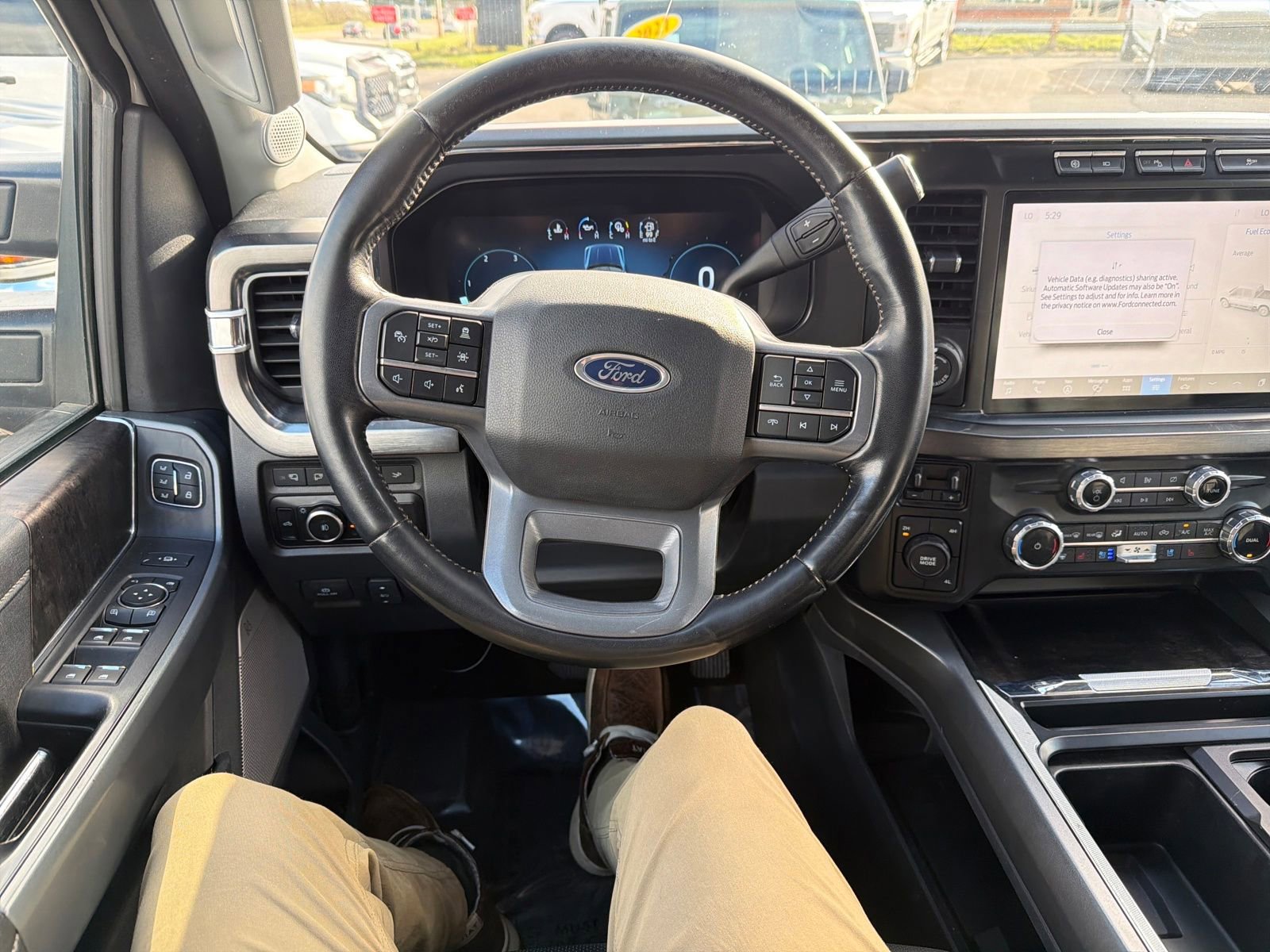 Used 2023 Ford F350 Lariat w/ Lariat Ultimate Package AWD/4WD image 16