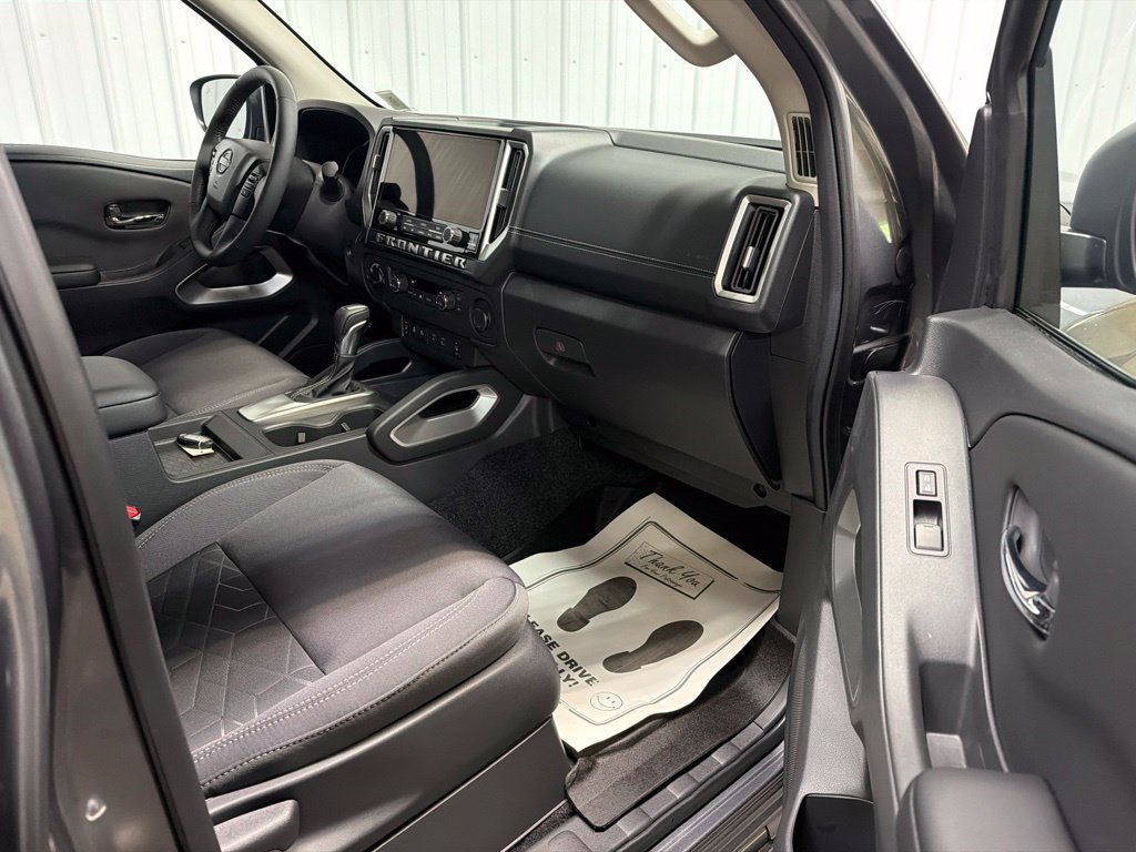 Used 2025 Nissan Frontier SV w/ SV Convenience Package AWD/4WD image 13