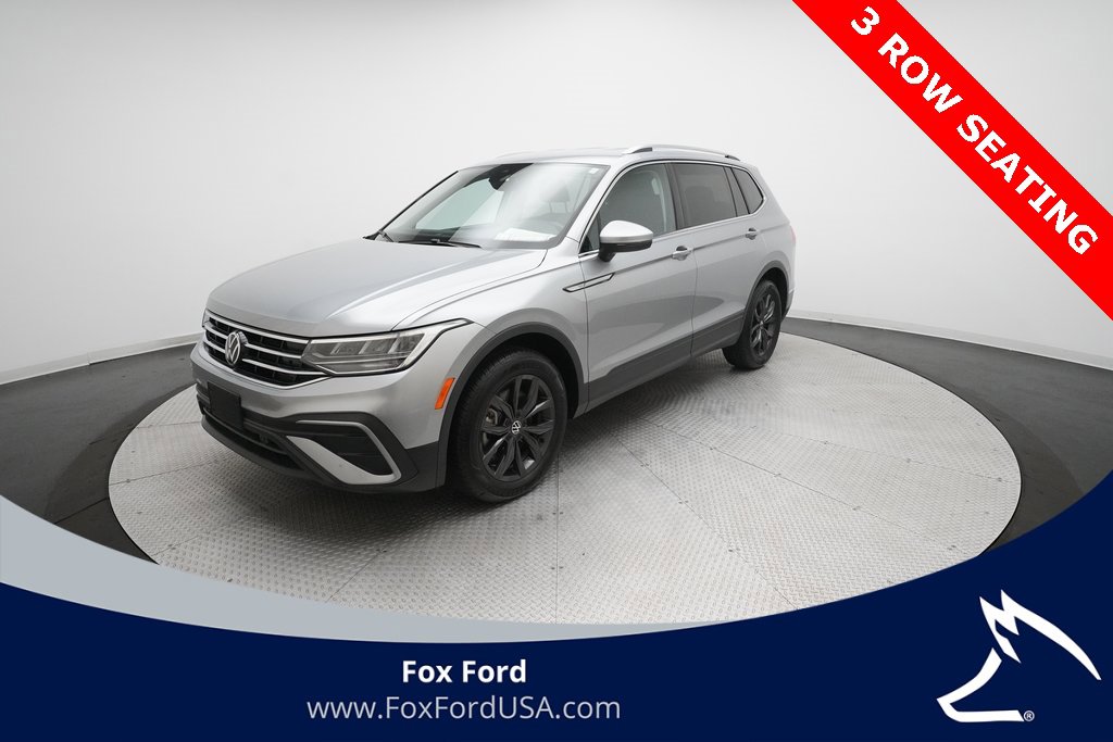 Used 2024 Volkswagen Tiguan SE image 1