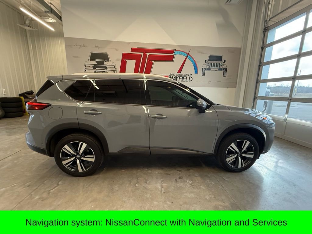 Used 2025 Nissan Rogue SL w/ SL Premium Package image 2