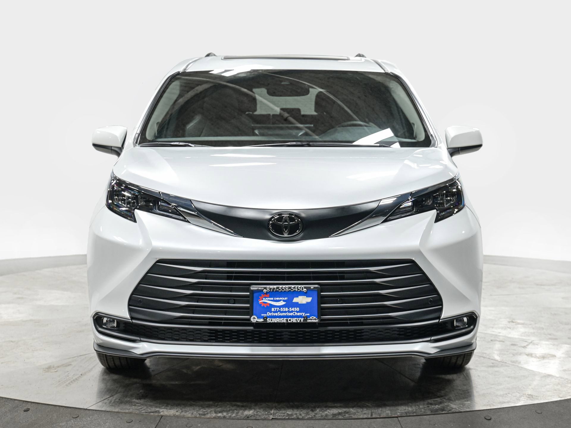 Used 2026 Toyota Sienna XLE image 10