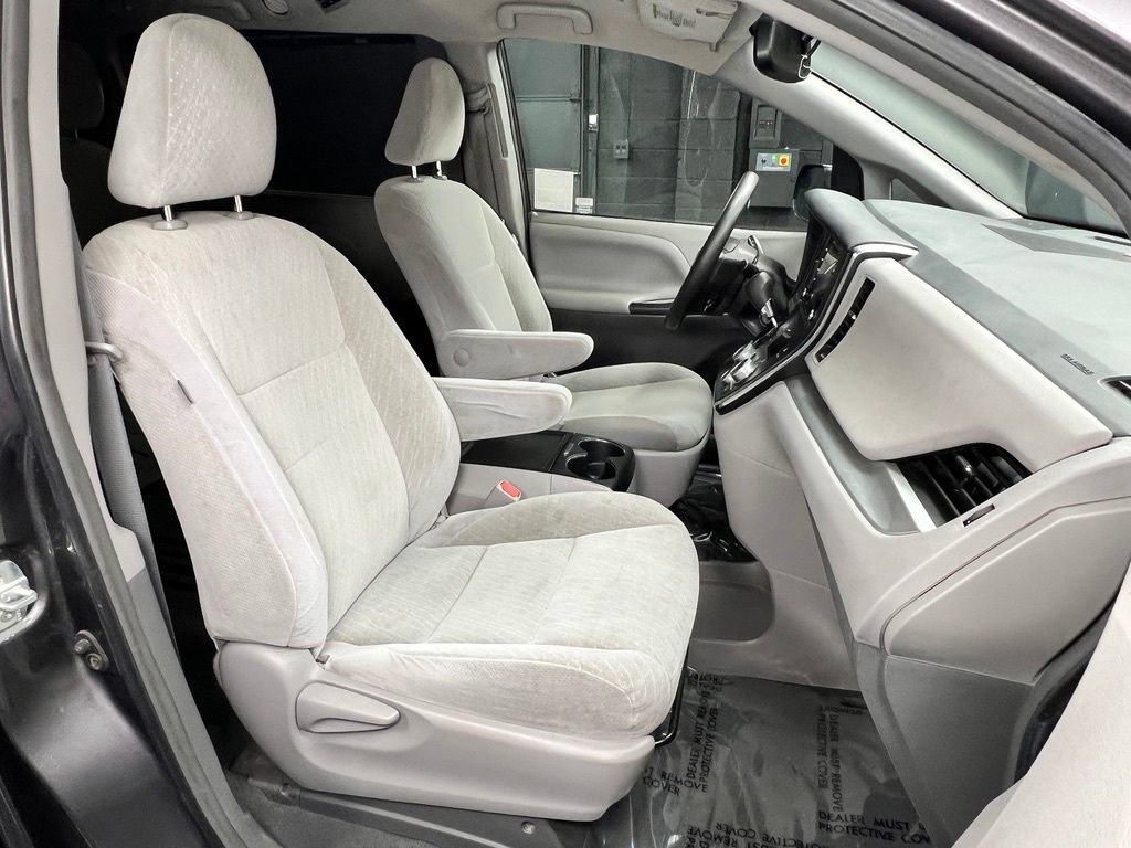 Used 2019 Toyota Sienna LE FWD image 8