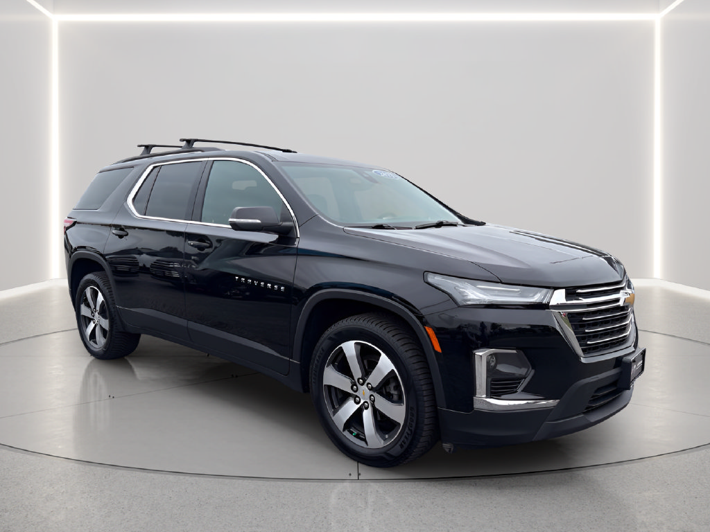 Used 2023 Chevrolet Traverse LT w/ LT Premium Package AWD/4WD image 3