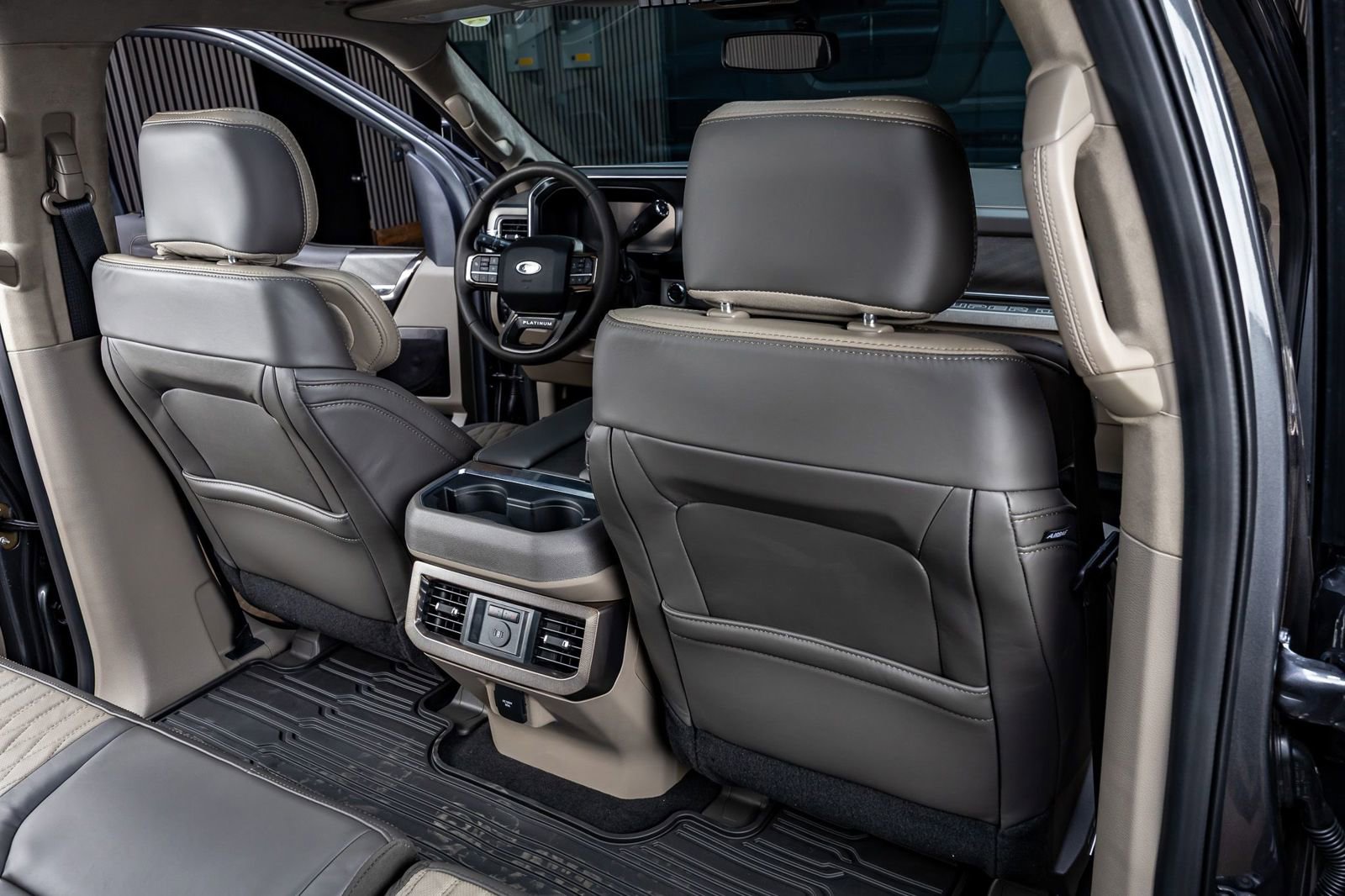Used 2026 Ford F450 Platinum w/ Platinum Plus Package image 32