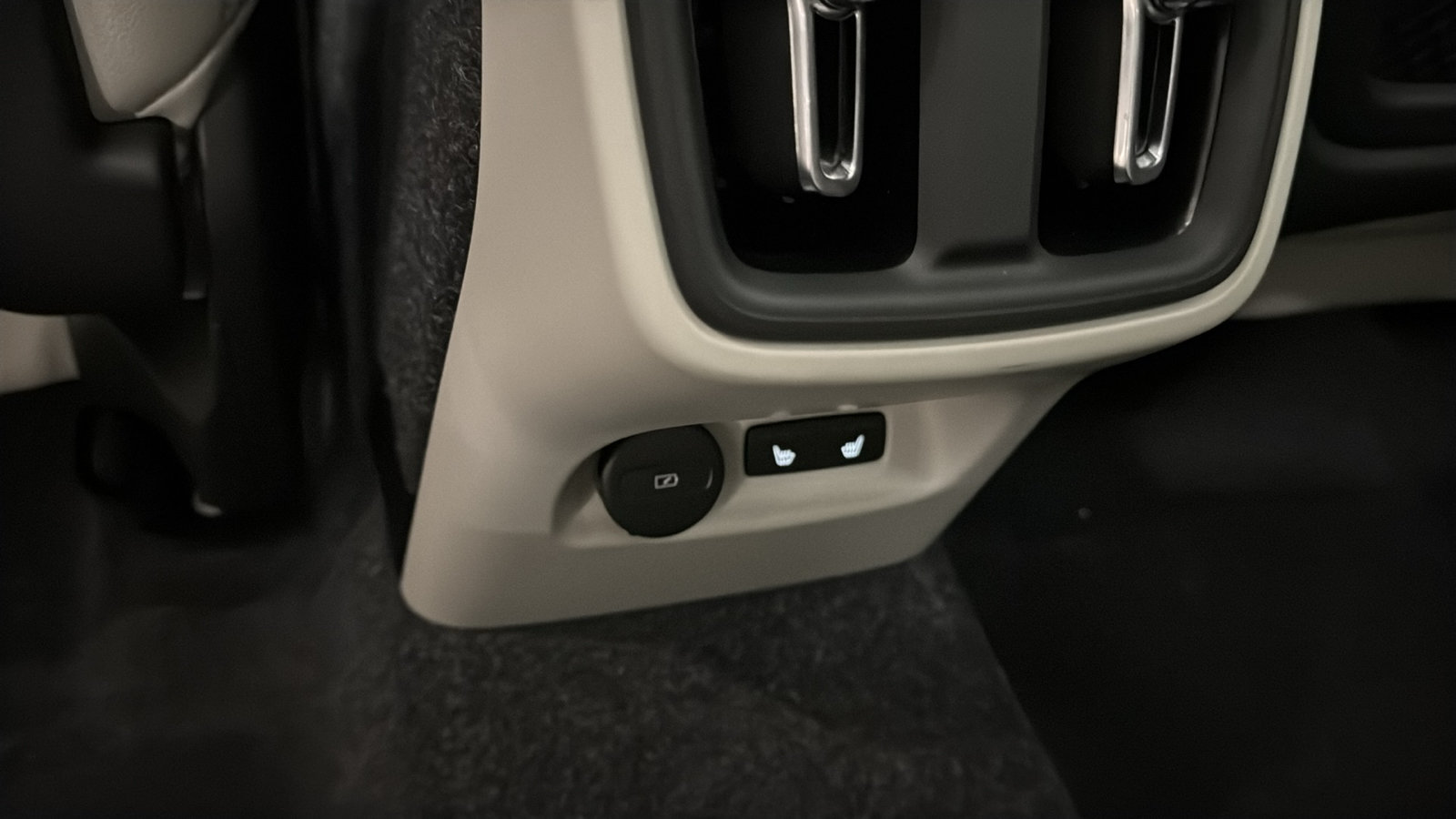 New 2026 Volvo XC40 B5 Ultra w/ Climate Package AWD/4WD image 28