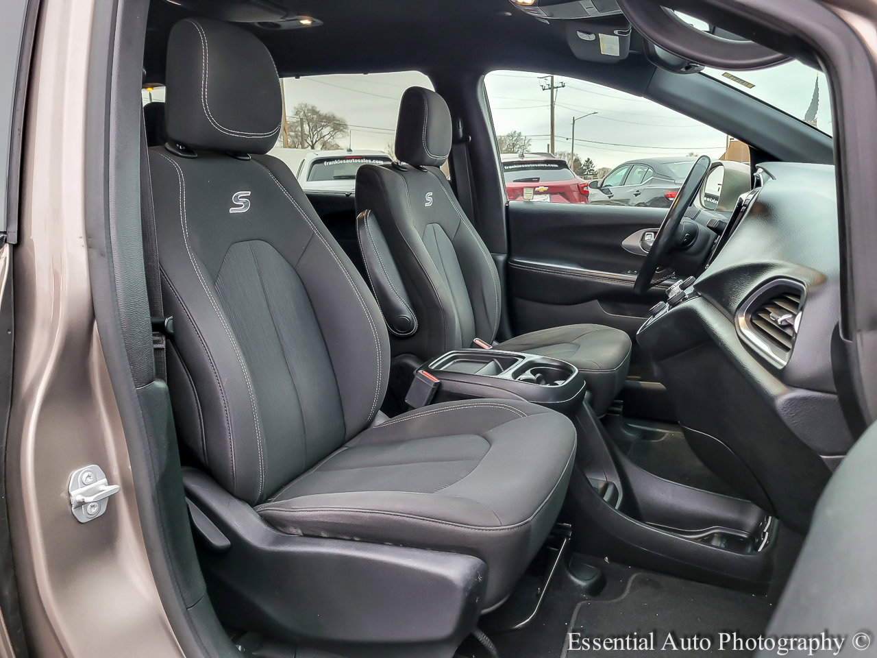 Used 2018 Chrysler Pacifica Touring Plus image 33