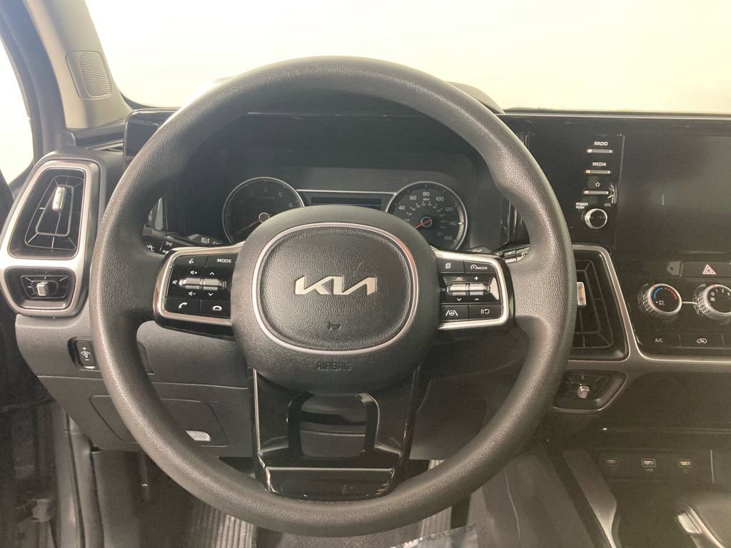 Certified 2023 Kia Sorento LX AWD/4WD image 6