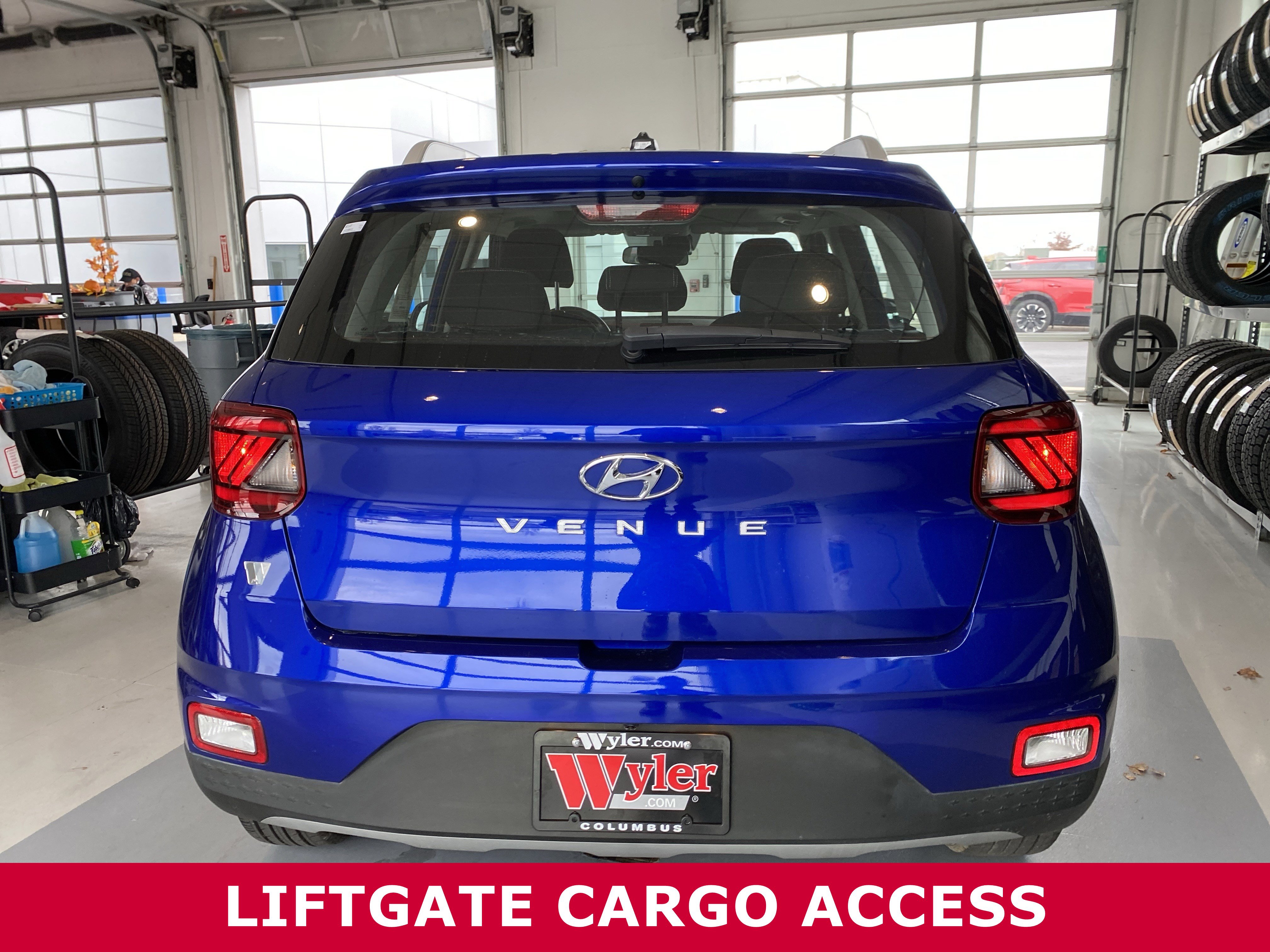 Used 2025 Hyundai Venue SEL image 5