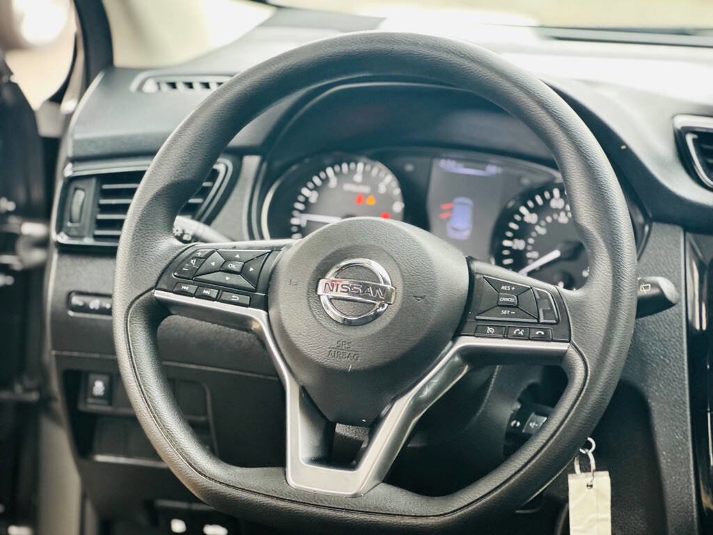 Used 2018 Nissan Rogue Sport S w/ S Appearance Package FWD image 11