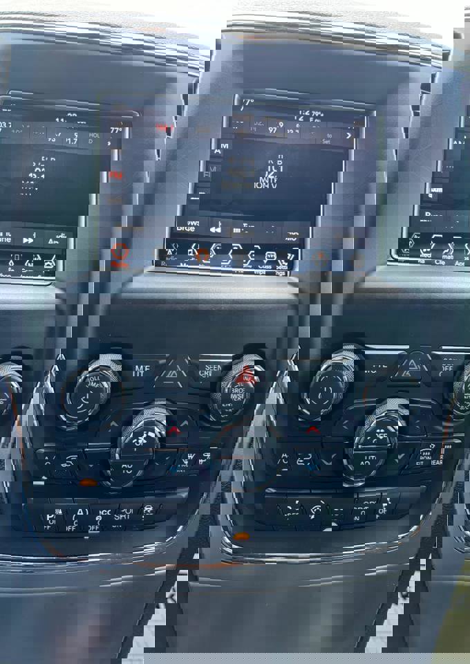 Used 2018 Jeep Grand Cherokee Laredo image 29