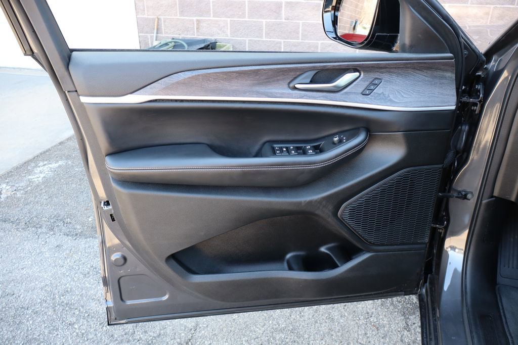 Used 2023 Jeep Grand Cherokee Limited image 9