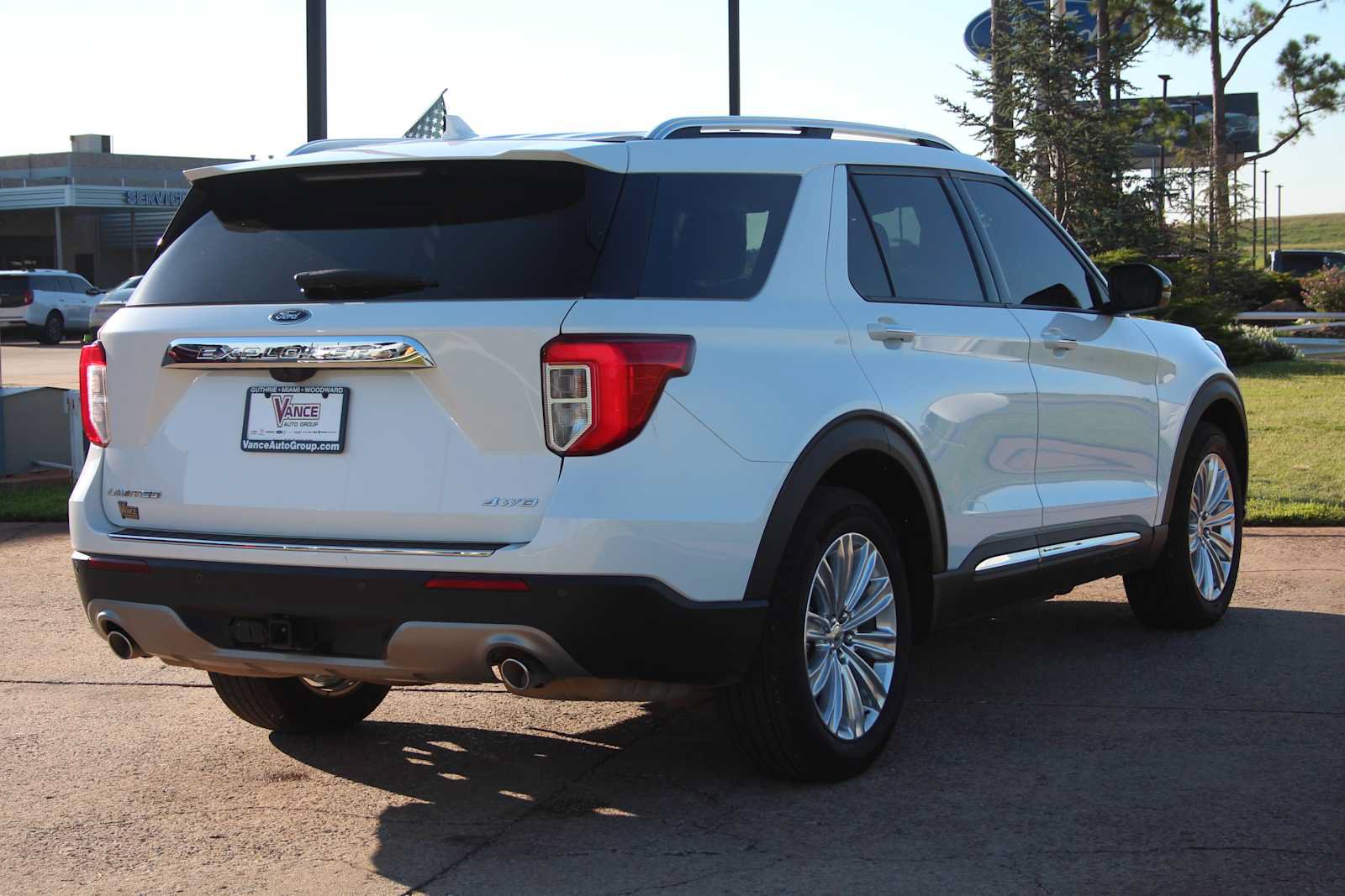 Used 2023 Ford Explorer Limited w/ Limited Technology Package AWD/4WD image 14