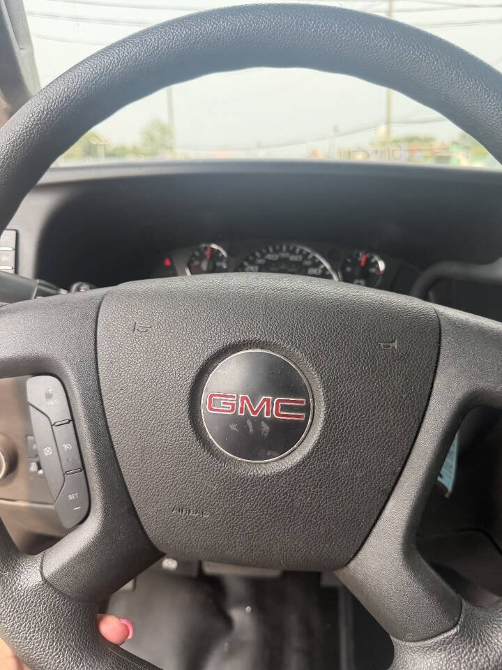 Used 2024 GMC Savana 2500 w/ Driver Convenience Package RWD image 4