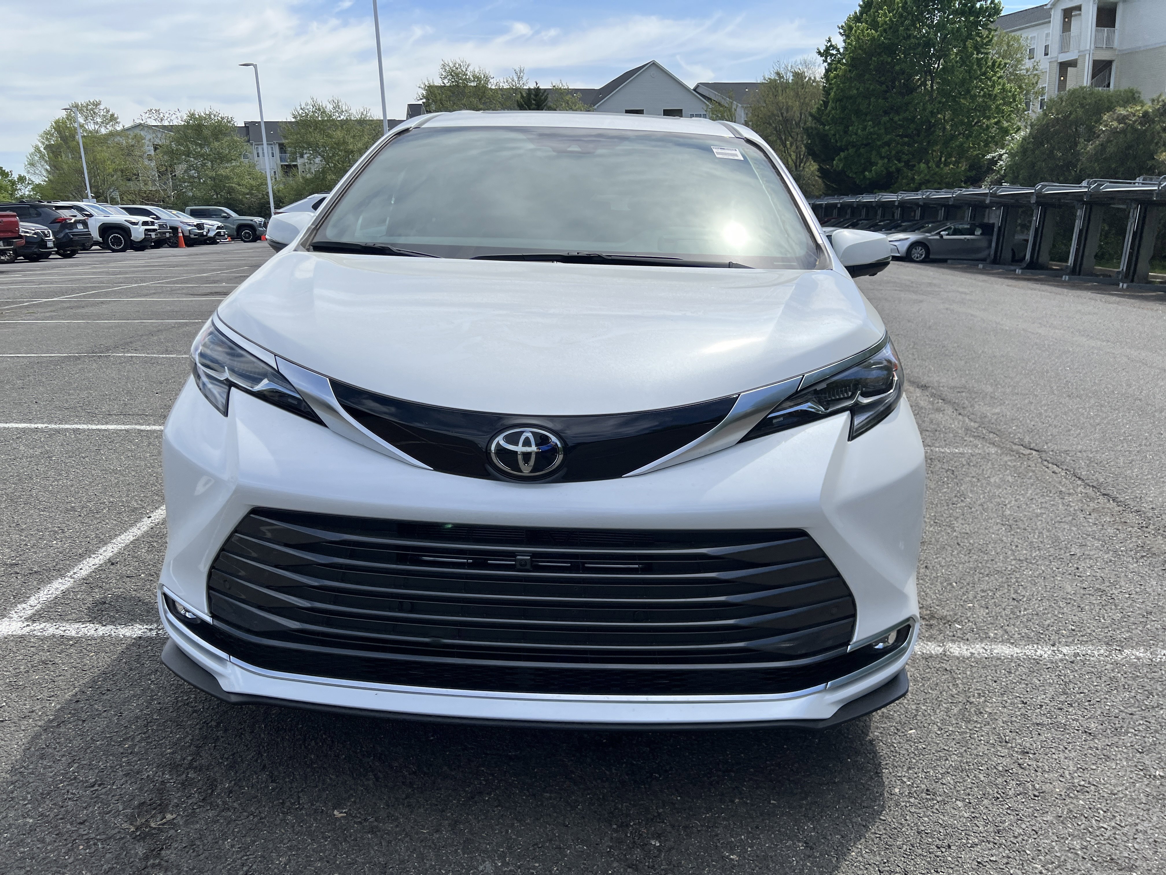 New 2026 Toyota Sienna Platinum image 2