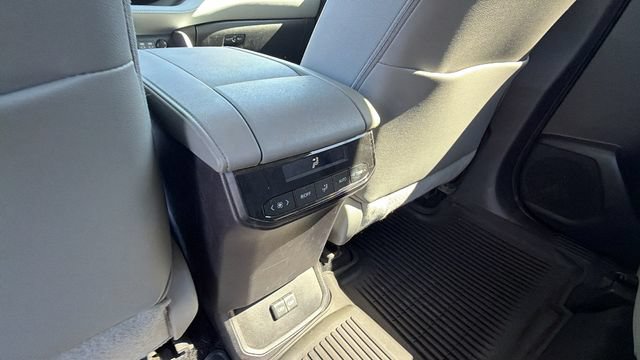 Used 2022 Toyota Highlander XLE AWD/4WD image 17