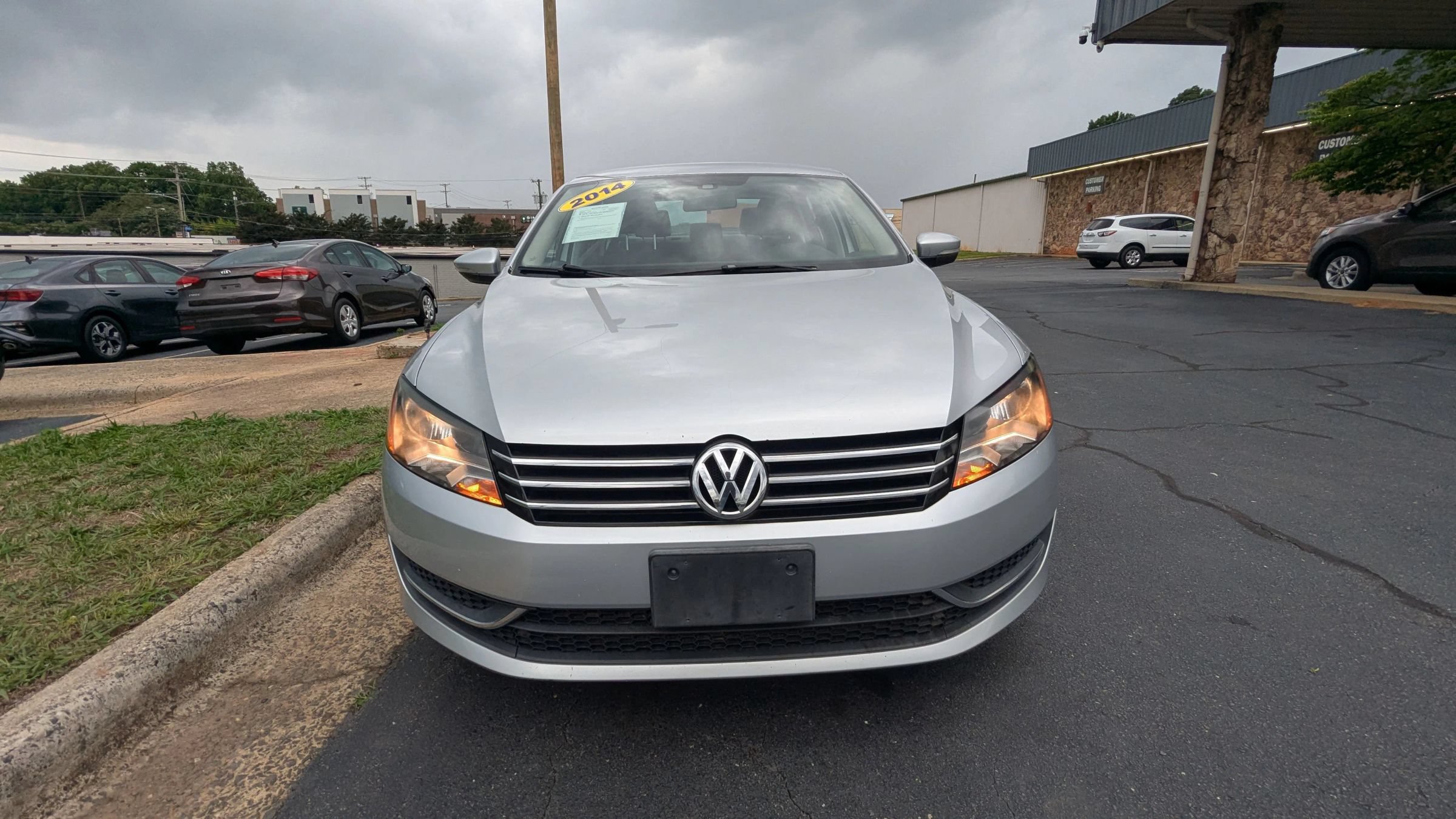 Used 2014 Volkswagen Passat 2.5 S FWD image 2