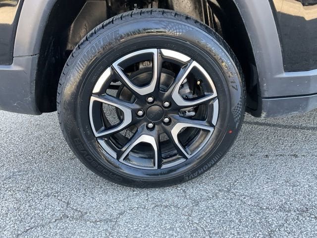 Used 2024 Jeep Compass Trailhawk image 11