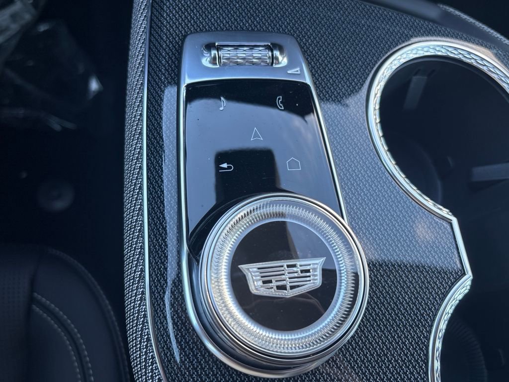 New 2026 Cadillac Optiq Luxury 2 image 24